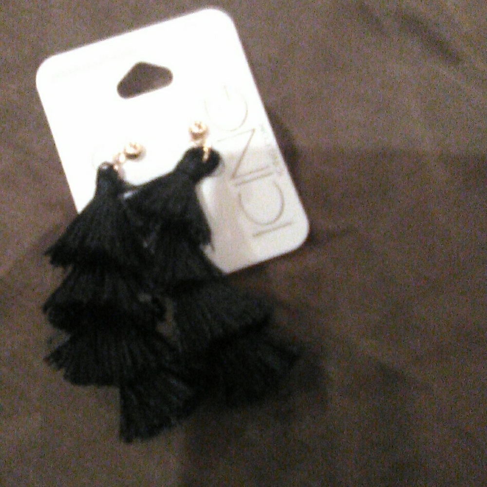 Earings - Picture 4 of 4